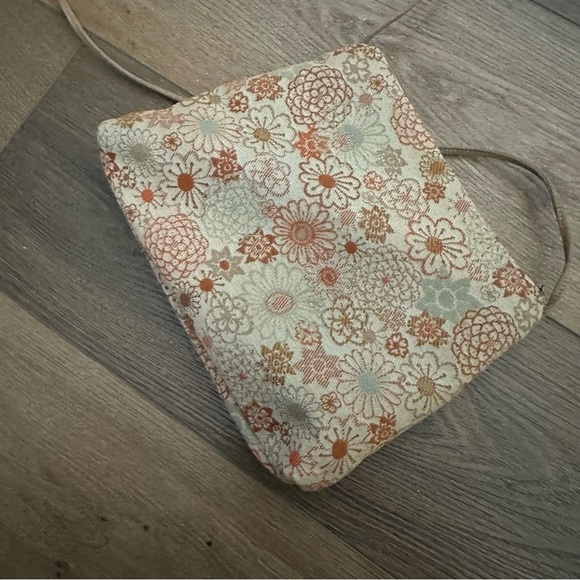Maruca Stunning Floral Crossbody - Picture 2 of 5